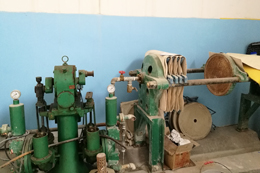 试验用小型榨泥机和柱塞泵