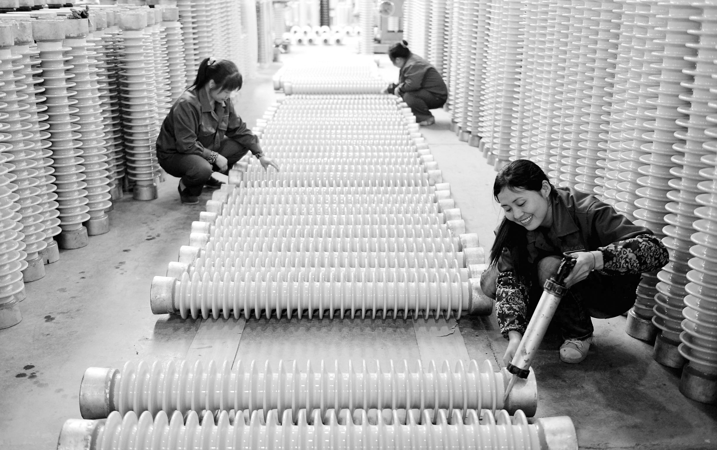 近年来   ，国家电瓷产业化基地—江西芦溪县通过资源整合、科技创新、引企引资、延伸产业链   ，积极引导电瓷产业靠大联强   ，加快电瓷传统产业升级步伐   ，促进已有百年历史的电瓷产业朝“规模型、best365官网下载型、科技型、效能型、国际型”方向发展  。目前   ，芦溪县共有电瓷企业68家   ，规模企业45家   ，所生产的40多个系列600多个品种的电瓷产品销往全国各地及南非、中东、东南亚等40多个国家和地区  。